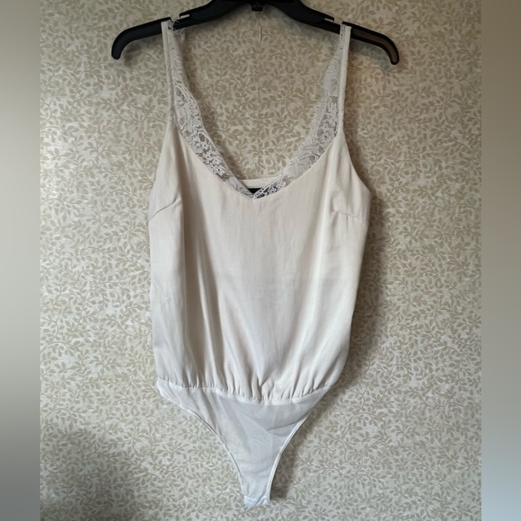 VICI small lace bodysuit - Picture 2 of 9